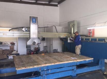 Strong and Precise Diamond Stone Blade Bridge Saw Mono-Block Machine with Automatic Rotating Table (XZQQ625A)