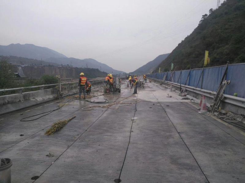 Diamond Wire Saw Cutting Concrete Stone